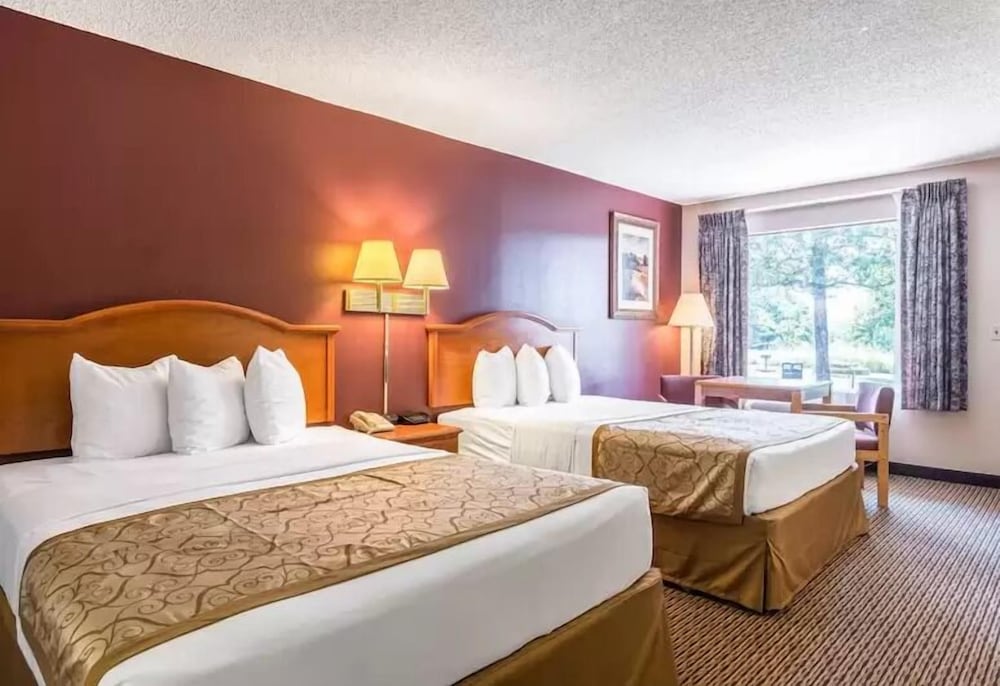 The Parkwood Inn & Suites - photo 7