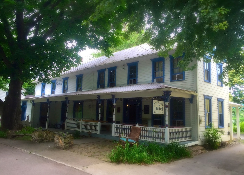 Riverside Hotel - carbon neutral hotel in Hazleton