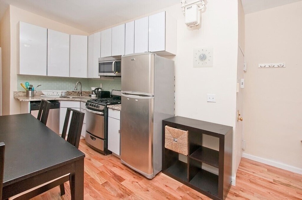 Upscale Newly Renovated 2 BR on Midtown East New York - photo 12