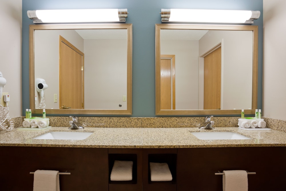 Holiday Inn Express Hotel & Suites St. Cloud by IHG - photo 21