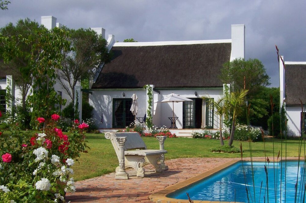 Edmond - carbon neutral hotel in Eforie Sud