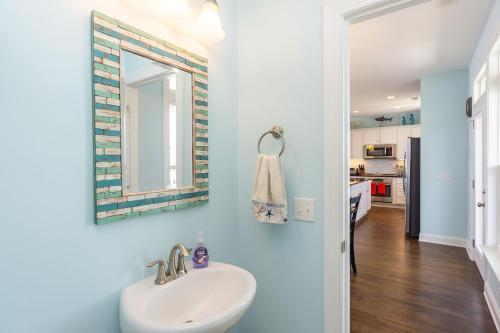 The Salty Dog by Oak Island Accommodations - photo 41