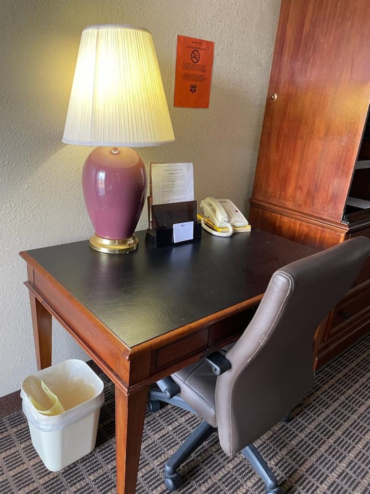Knights Inn By Capital O Emporia I 35 - photo 60
