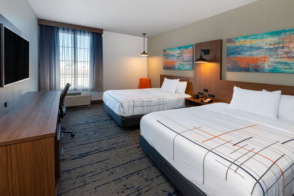 La Quinta Inn & Suites by Wyndham Dallas Frisco Stadium - photo 24
