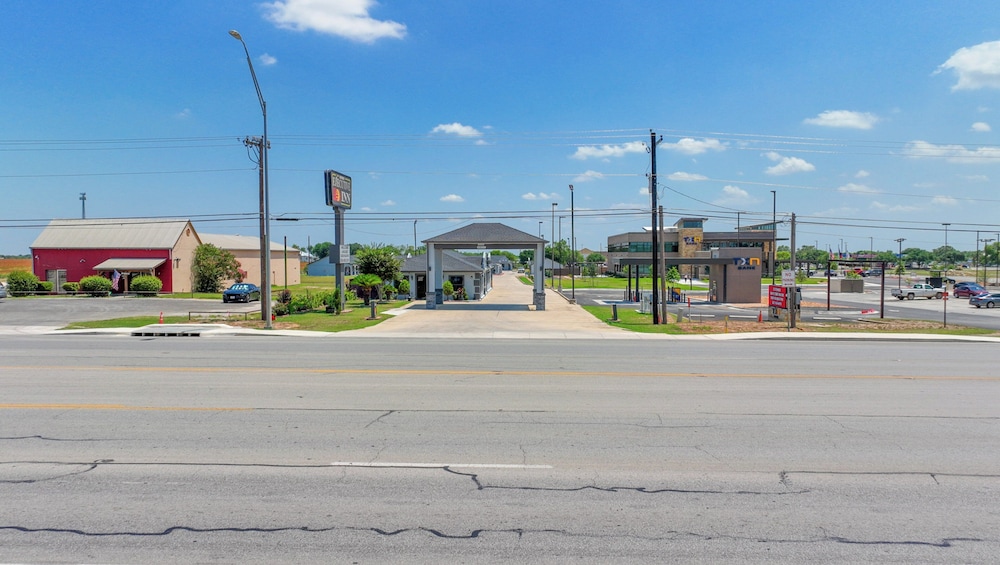 Executive Inn of Hondo - photo 19