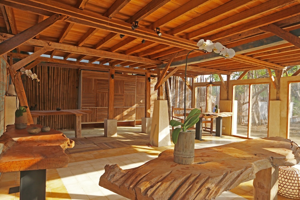 maoMeno - carbon neutral hotel in Pemenang