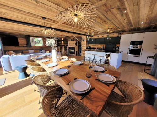 Chalet Les Gets 5 piA ces 14 personnes FR 1 598 19 — 5-Star Luxury Hotel in Les Gets, France