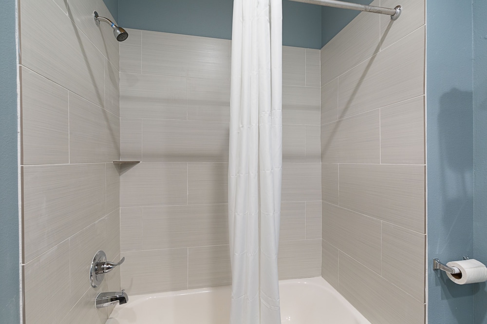Scottish Inns & Suites - photo 8