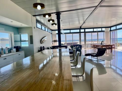 Ocean View Villa Iconic Table Mountain and Ocean Views