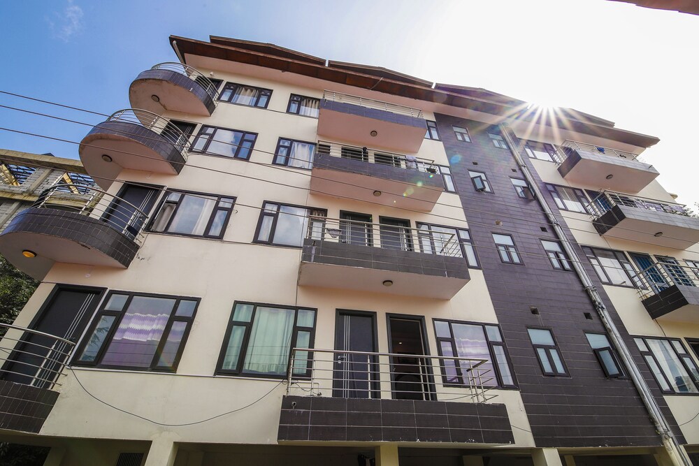 Oyo 18421 Uphill Courtyard — Shimla