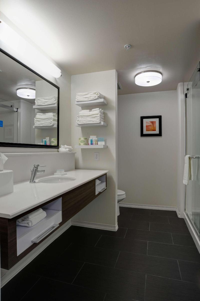 Hampton Inn & Suites Ardmore - photo 35