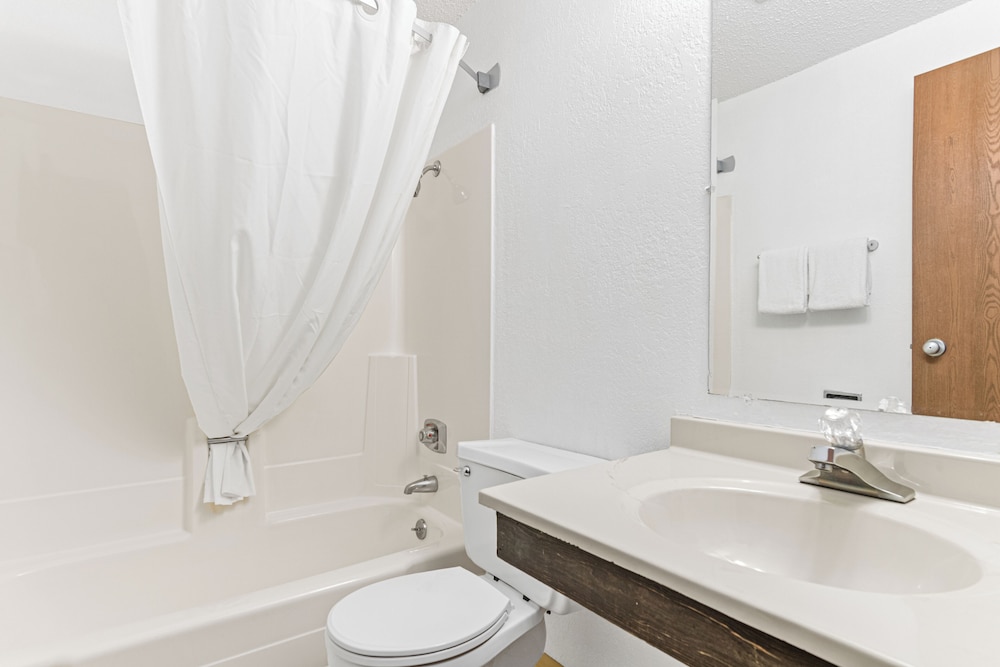 Super 8 by Wyndham Little Falls - photo 12