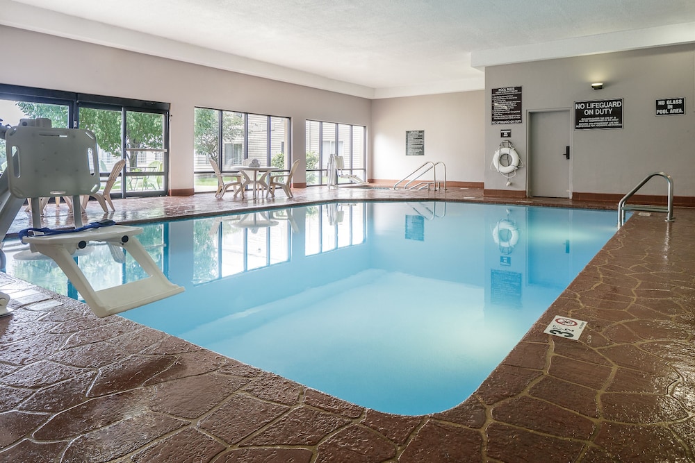 Hampton Inn Iowa City Coralville - photo 19
