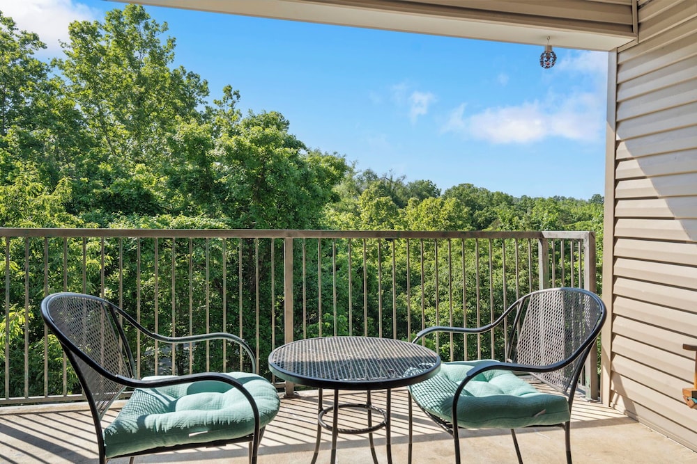 Holiday Hills Getaway Branson Golf Resort Outdoor Pools - photo 16