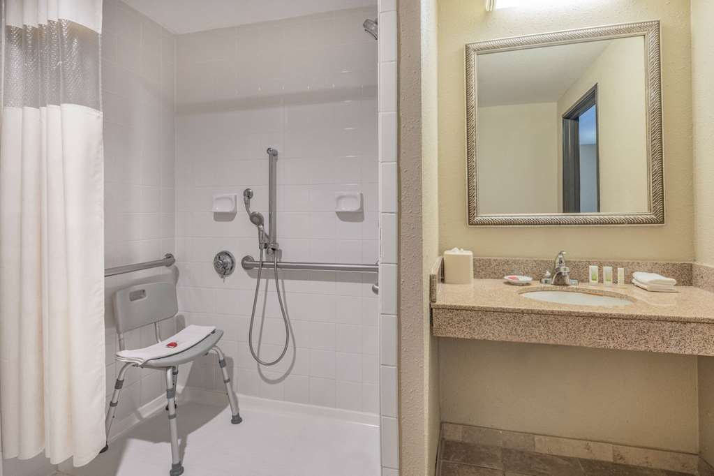 La Quinta Inn & Suites by Wyndham Minneapolis Minnetonka - photo 14