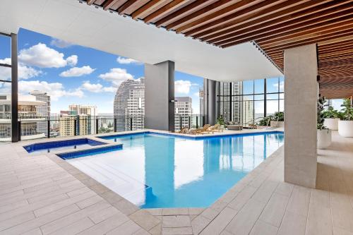 Lamour Ocean View Apartment II in Casino Broadbeach Free Parking 195cm — hotel in Broadbeach
