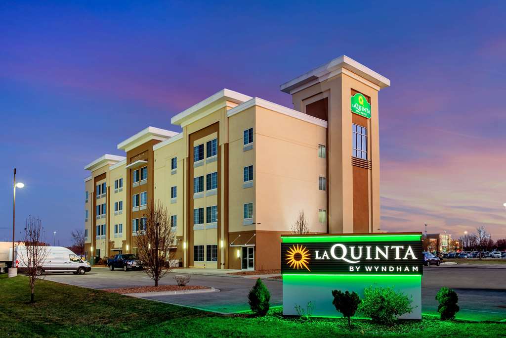 La Quinta Inn & Suites by Wyndham Springfield IL - photo 7