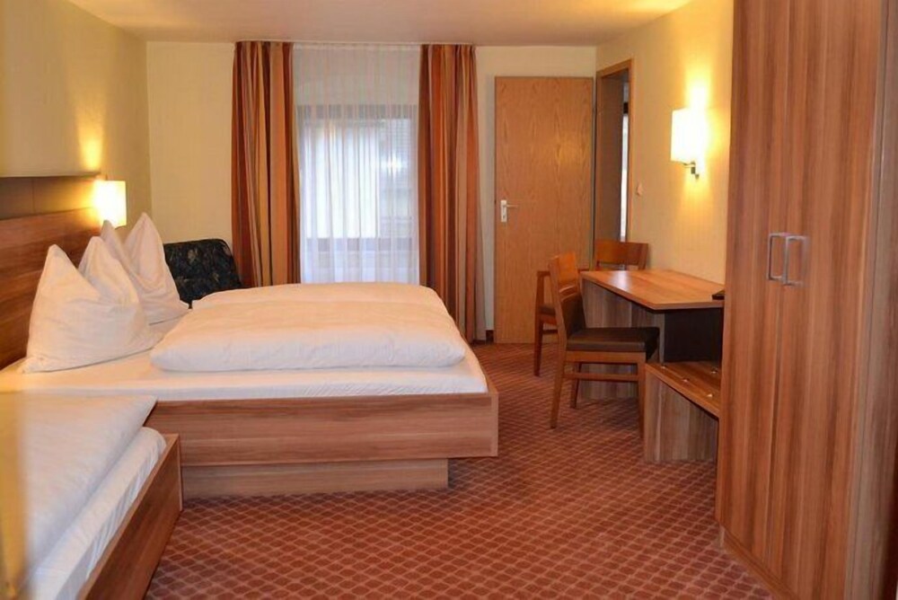 Hotel Gasthof Krone — Greding — photo 4
