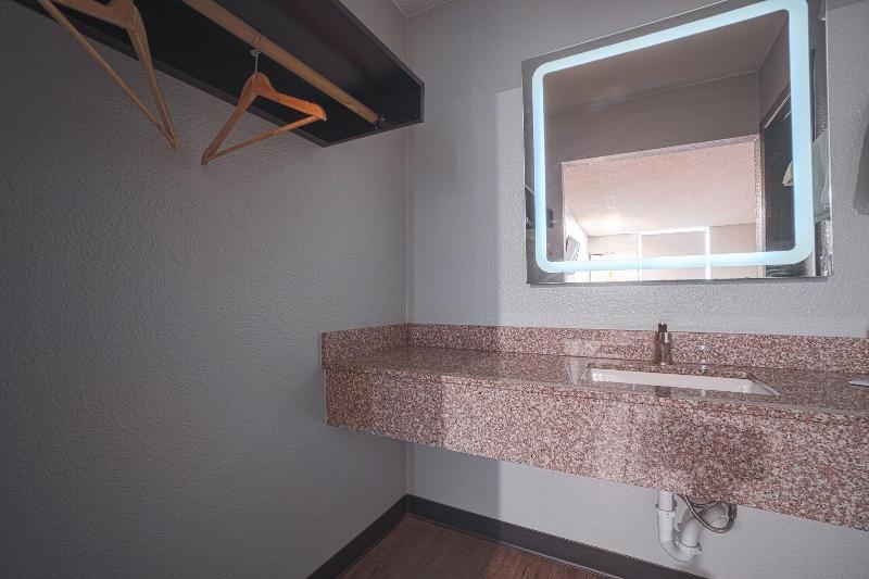 Hotel Comfort Stay by OYO Texarkana East AR I 30 - photo 70