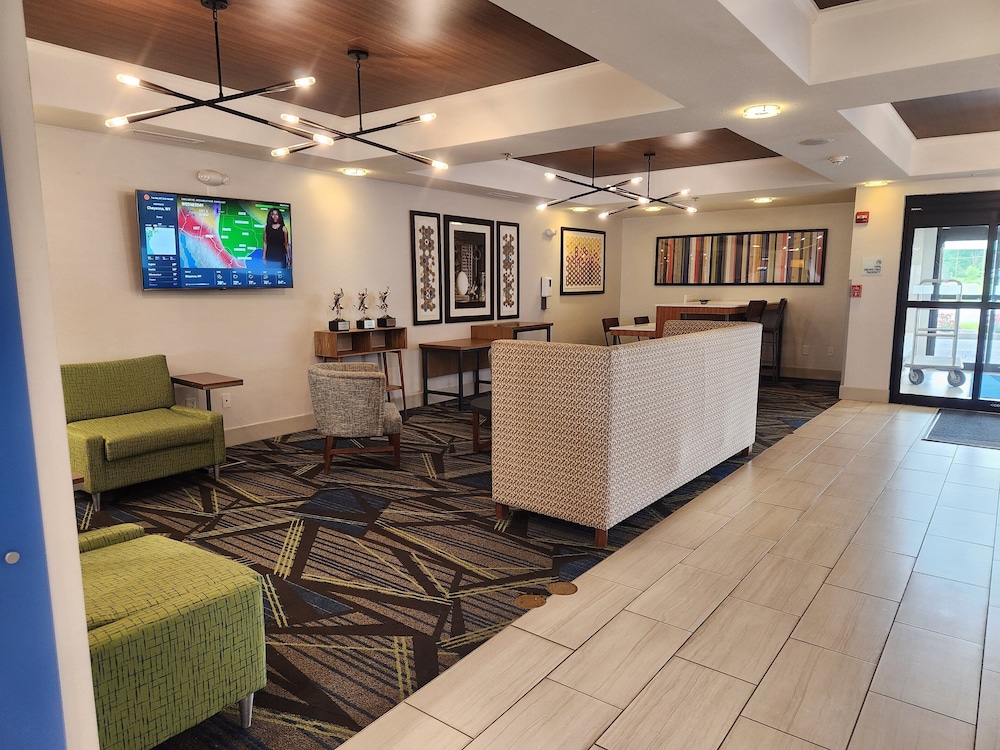 Holiday Inn Express Hotel & Suites Crawfordsville by IHG - photo 37