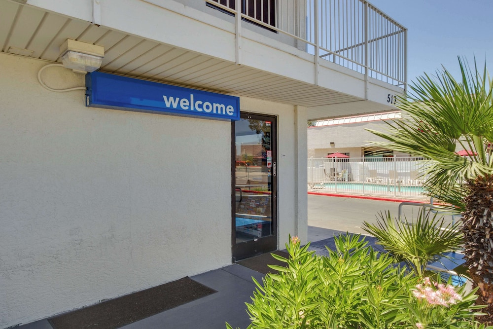 Motel 6 Tempe AZ Broadway ASU - photo 20