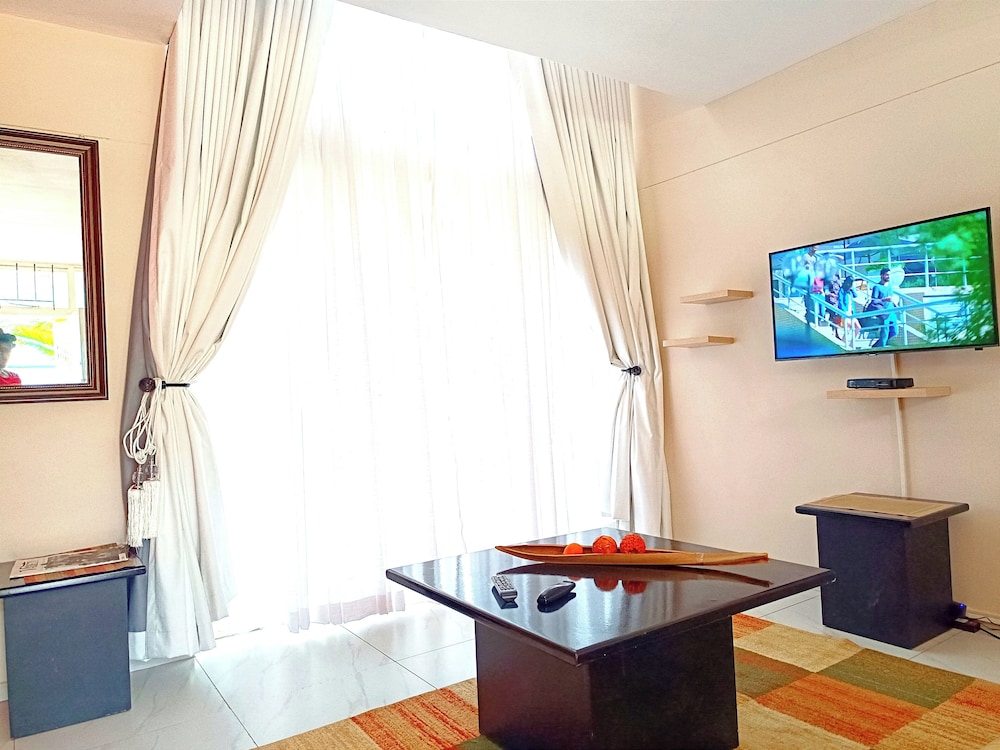 Apartment Sleeps 2 with Queen Bed — 4-Star Luxury Hotel in Harare, Zimbabwe