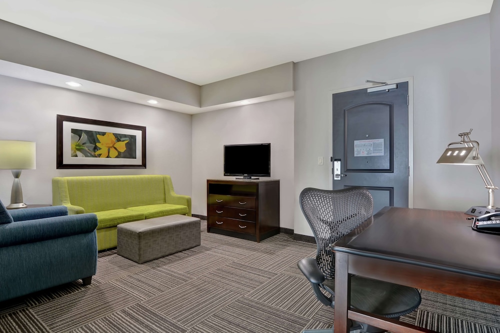 Hilton Garden Inn Fayettevile - photo 22