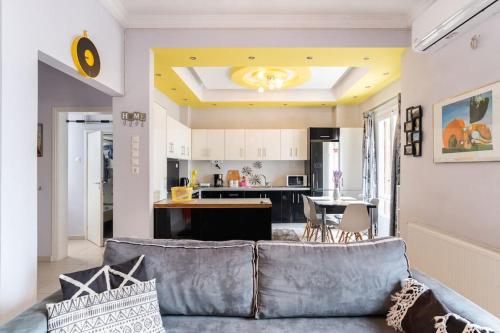 Apartment with Terrace in Piraiki — 4-Star Luxury Hotel in Piraeus, Greece