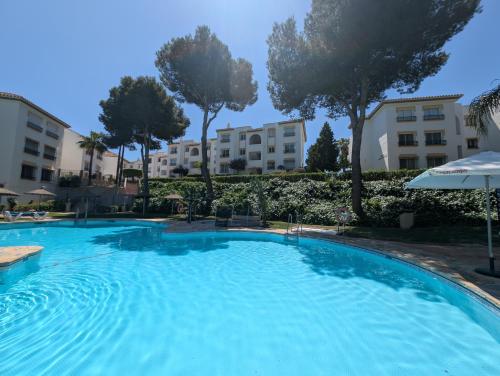 Miraflores Golf Penthouse With The Pine View — Mijas