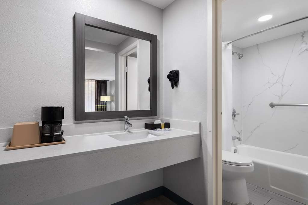 Super 8 by Wyndham Longview North - photo 19