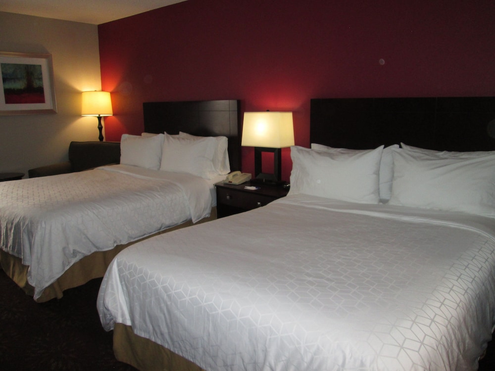Holiday Inn Express Cloverdale by IHG - photo 35