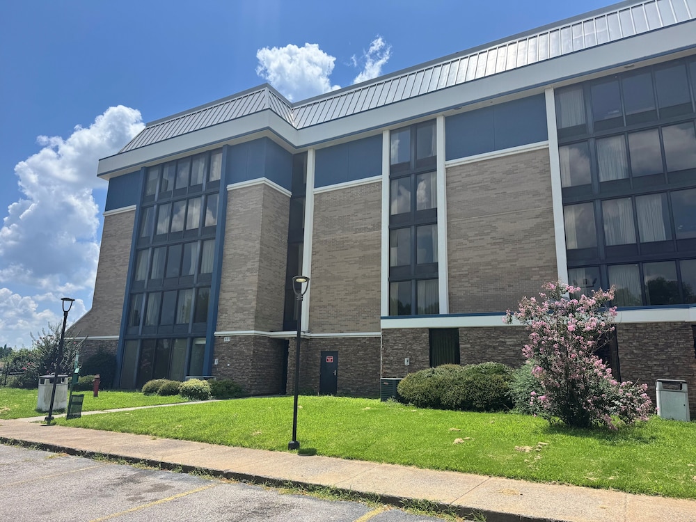 AmericInn by Wyndham Memphis East - photo 38