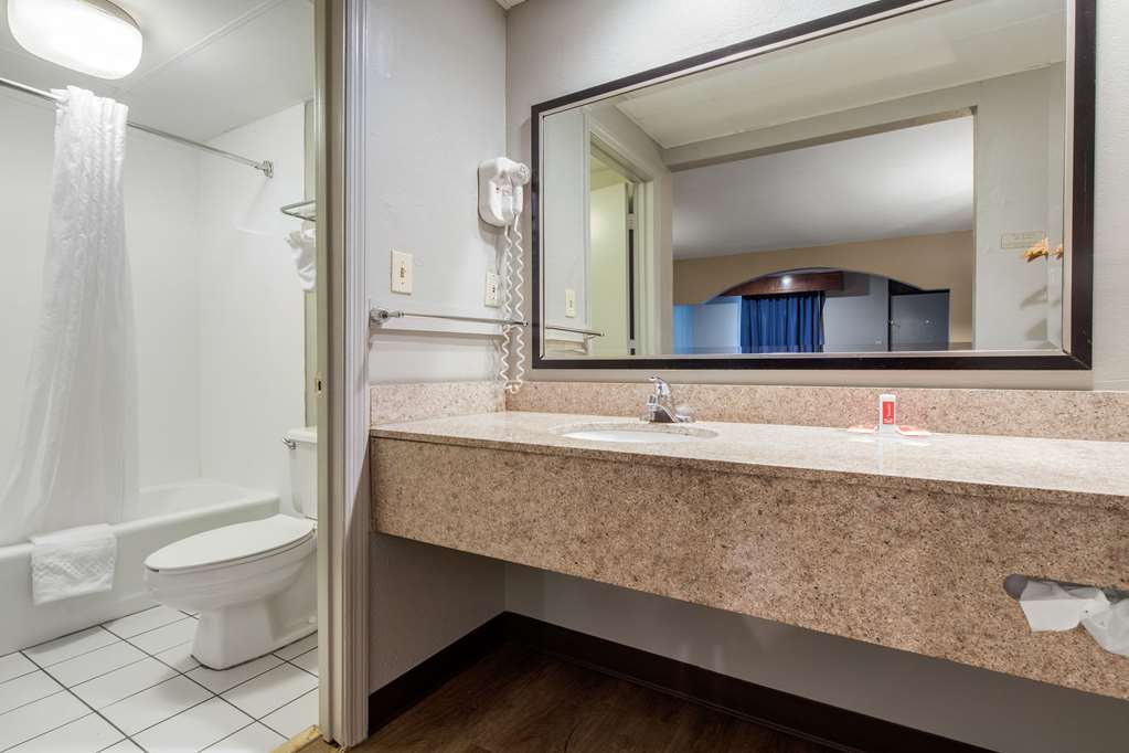 Econo Lodge Aiken Central - photo 10