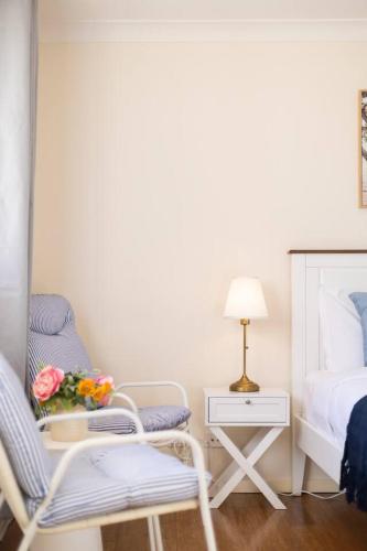 Homy Self Contained Unit Sunnybank CBD Street Parking in Brisbane, Australia