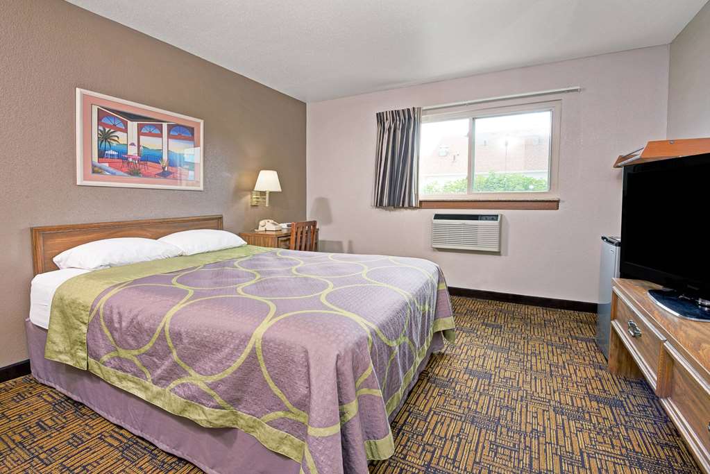 Super 8 by Wyndham Indianapolis Emerson Ave - photo 7