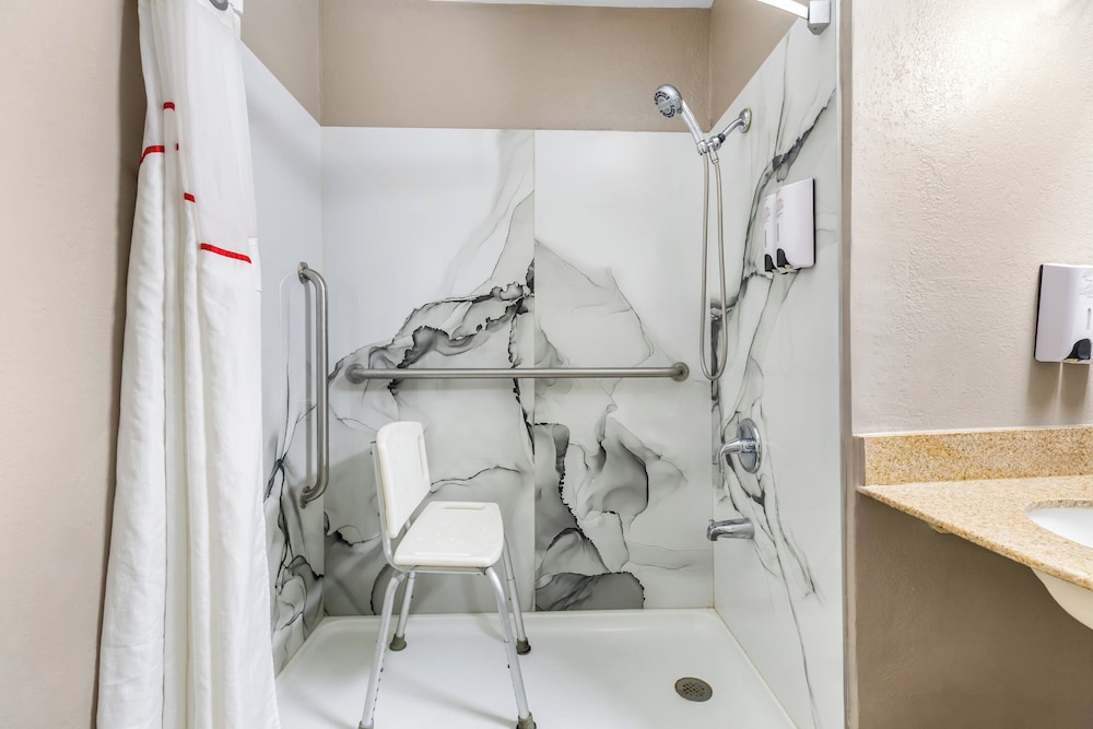 Red Roof Inn Huntsville AL - photo 24