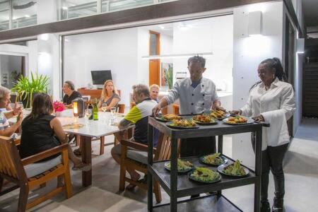 Beachside 2 Bedroom Villa with Pool and Resort Amenities White Villas v7 — 4-Star Luxury Hotel in Providenciales, Turks and Caicos Islands