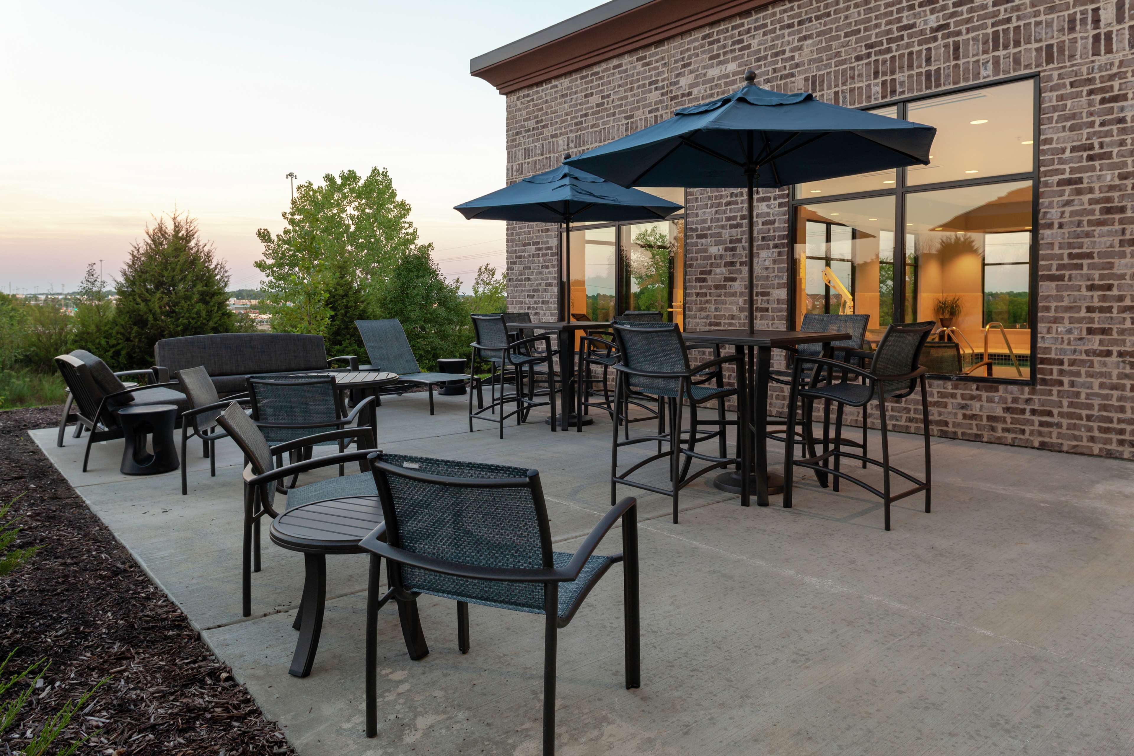 Hampton Inn & Suites Overland Park South - photo 4