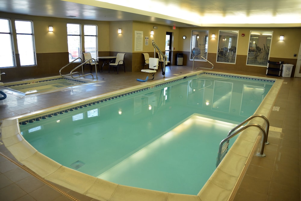 Holiday Inn Express & Suites Youngstown West Austintown by IHG - photo 16