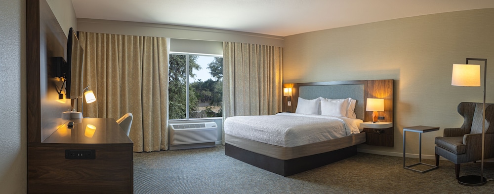Hampton Inn & Suites Boerne - photo 29