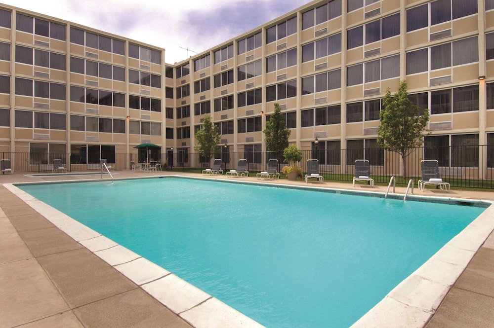DoubleTree by Hilton Denver Central Park - photo 28