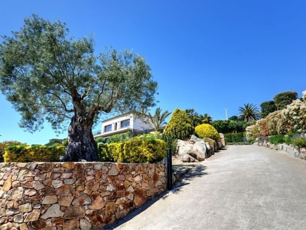 Casa Mas Nou — 4-Star Luxury Hotel in Castell-Platja D'aro, Spain