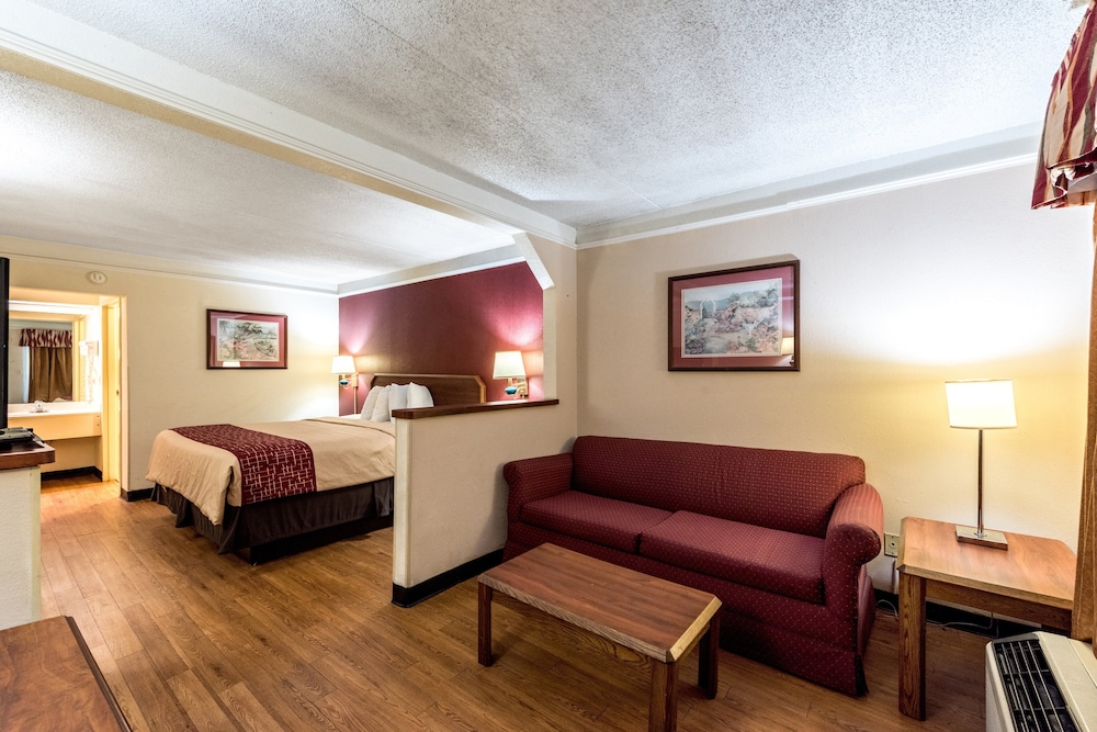 Red Roof Inn & Suites Clinton TN - photo 16
