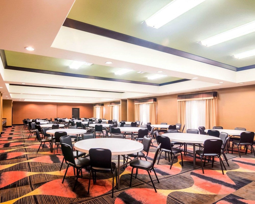 Spark by Hilton Amarillo Western Plaza - photo 43