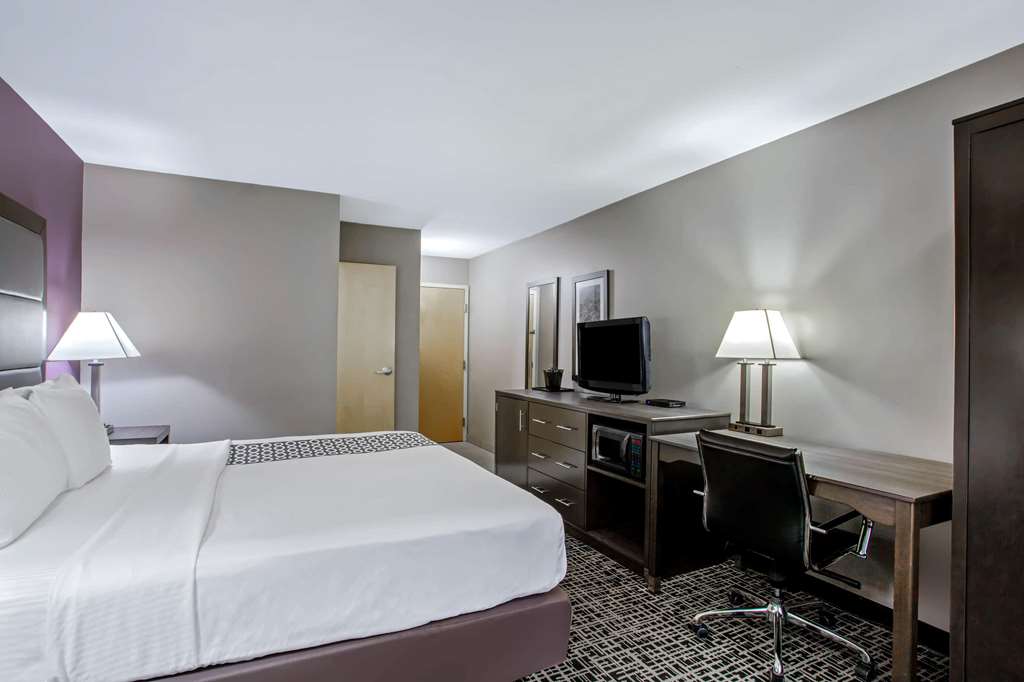 La Quinta Inn by Wyndham Radford - photo 18