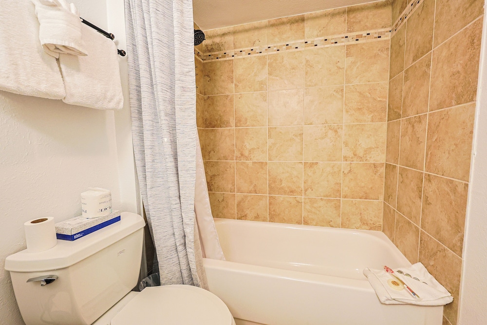 Wild Irishman 2 bed 2 bath Sleeps 9 WIBH - photo 33