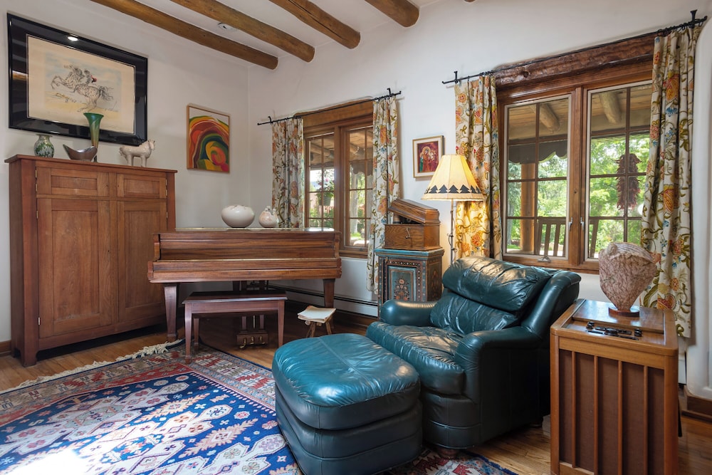 Inn on La Loma Plaza - photo 7