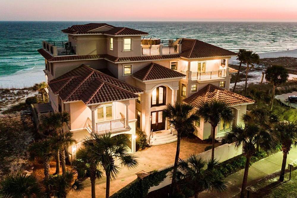 Capitano by RedAwning — 4-Star Luxury Hotel in Destin, United States
