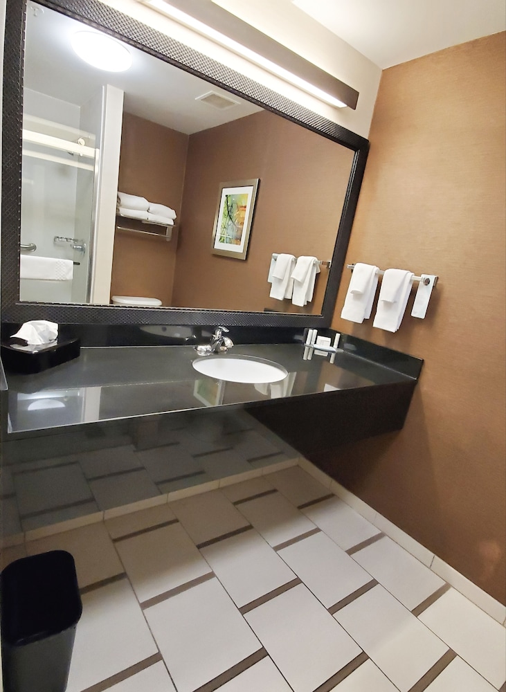 Fairfield Inn & Suites by Marriott Cleveland Avon - photo 15