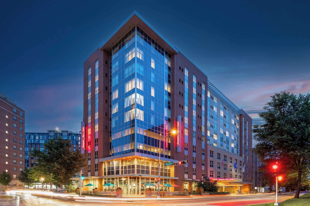 Hampton Inn & Suites Madison Downtown - photo 46